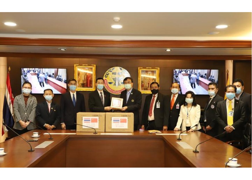 泰中侨商联合会向泰国皇家律师协会捐赠疫情防控物资